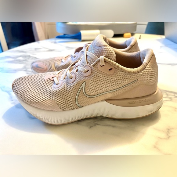 Nike Renew Women's Pink Running Shoes - Picture 2 of 7